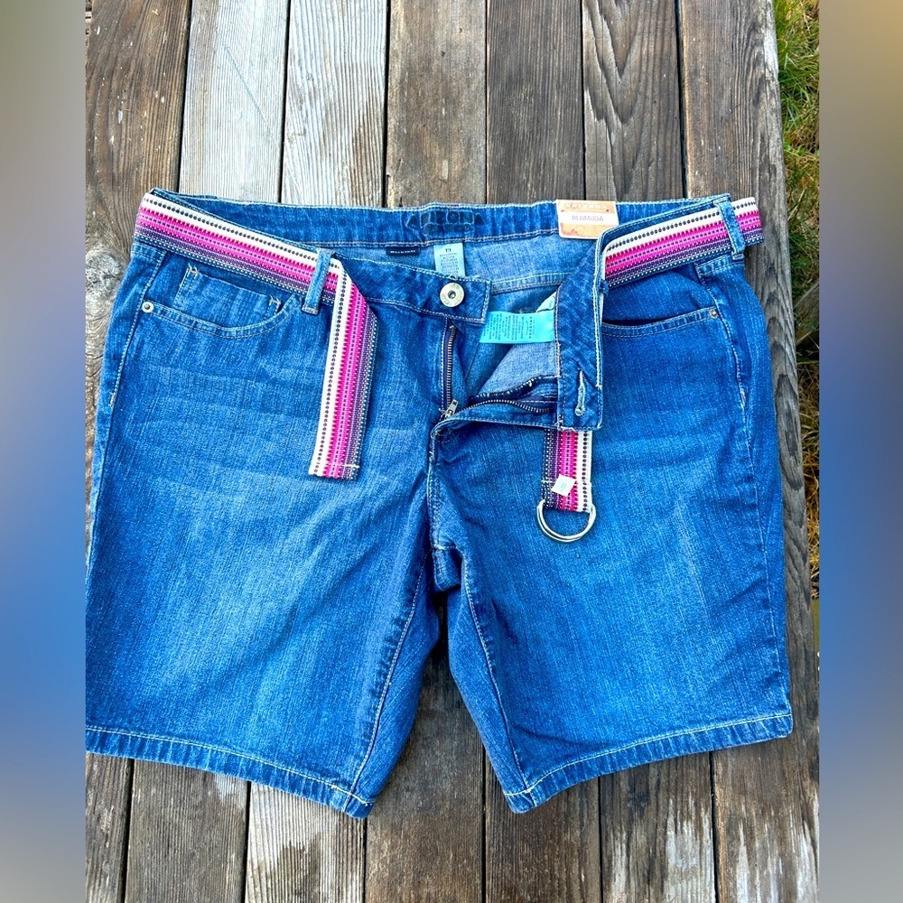 Arizona Jean Co Bermuda Shorts - Size 19 Brand new with tags